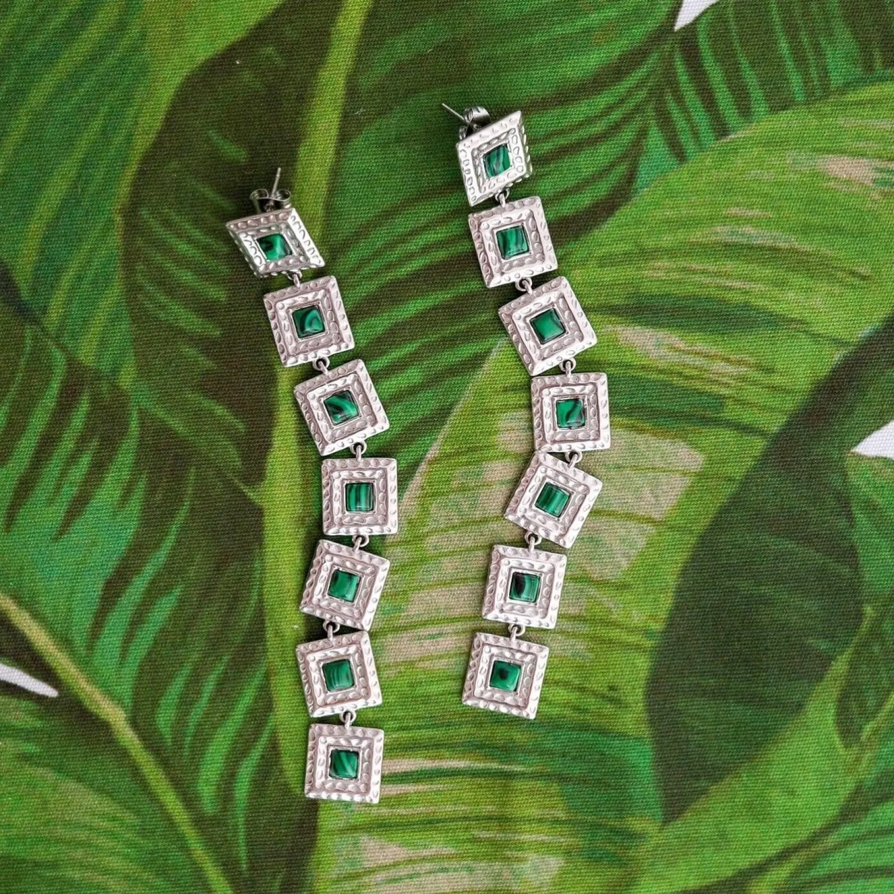 Chefanie Dangling Carrés New